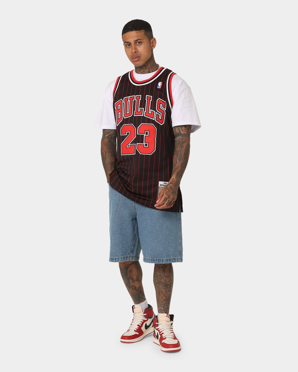 Mitchell & Ness Chicago Bulls Michael Jordan '95-'96 #23 Authentic Jersey Black