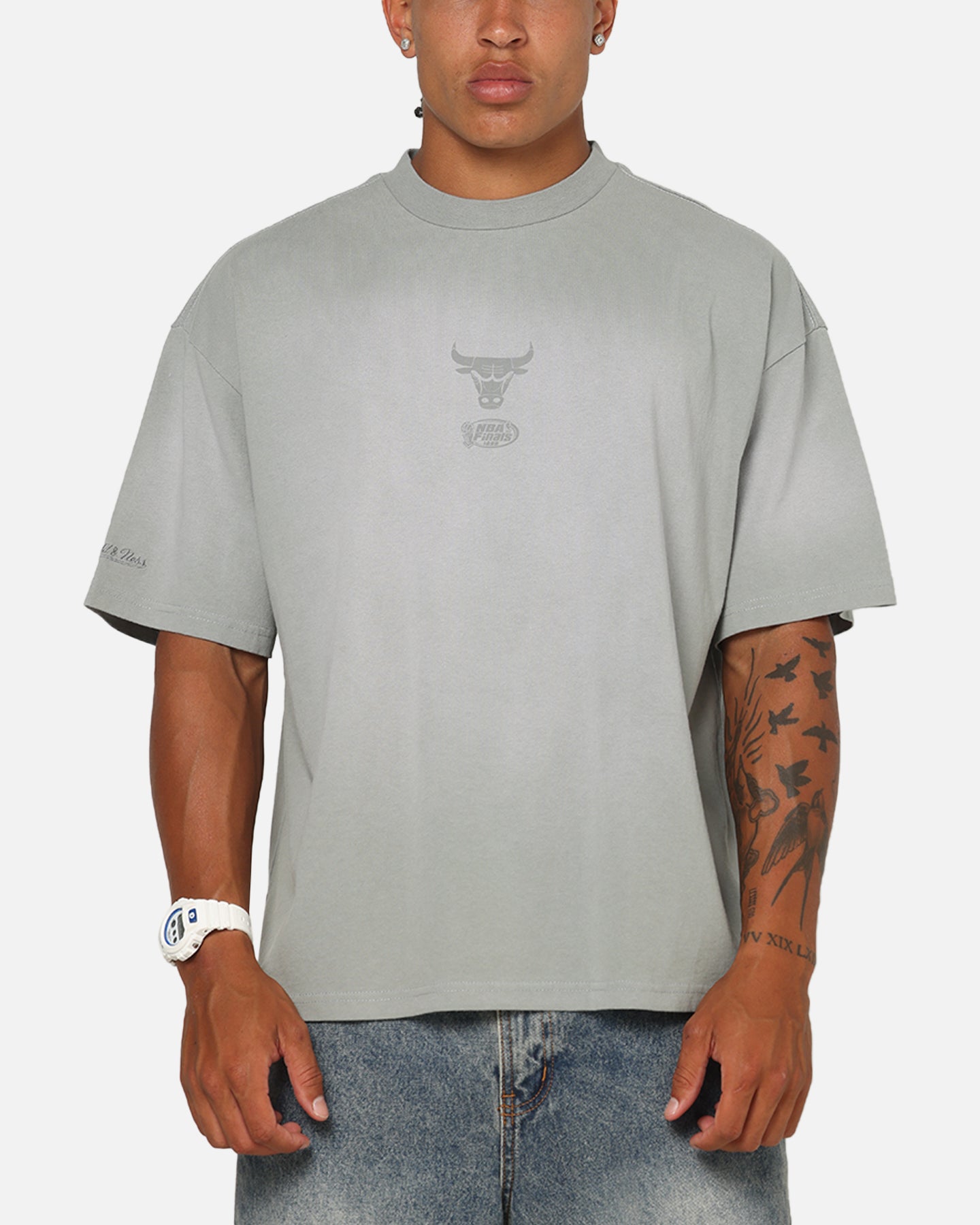 Mitchell & Ness Chicago Bulls Big Oversized Logo T-Shirt Neutral Grey