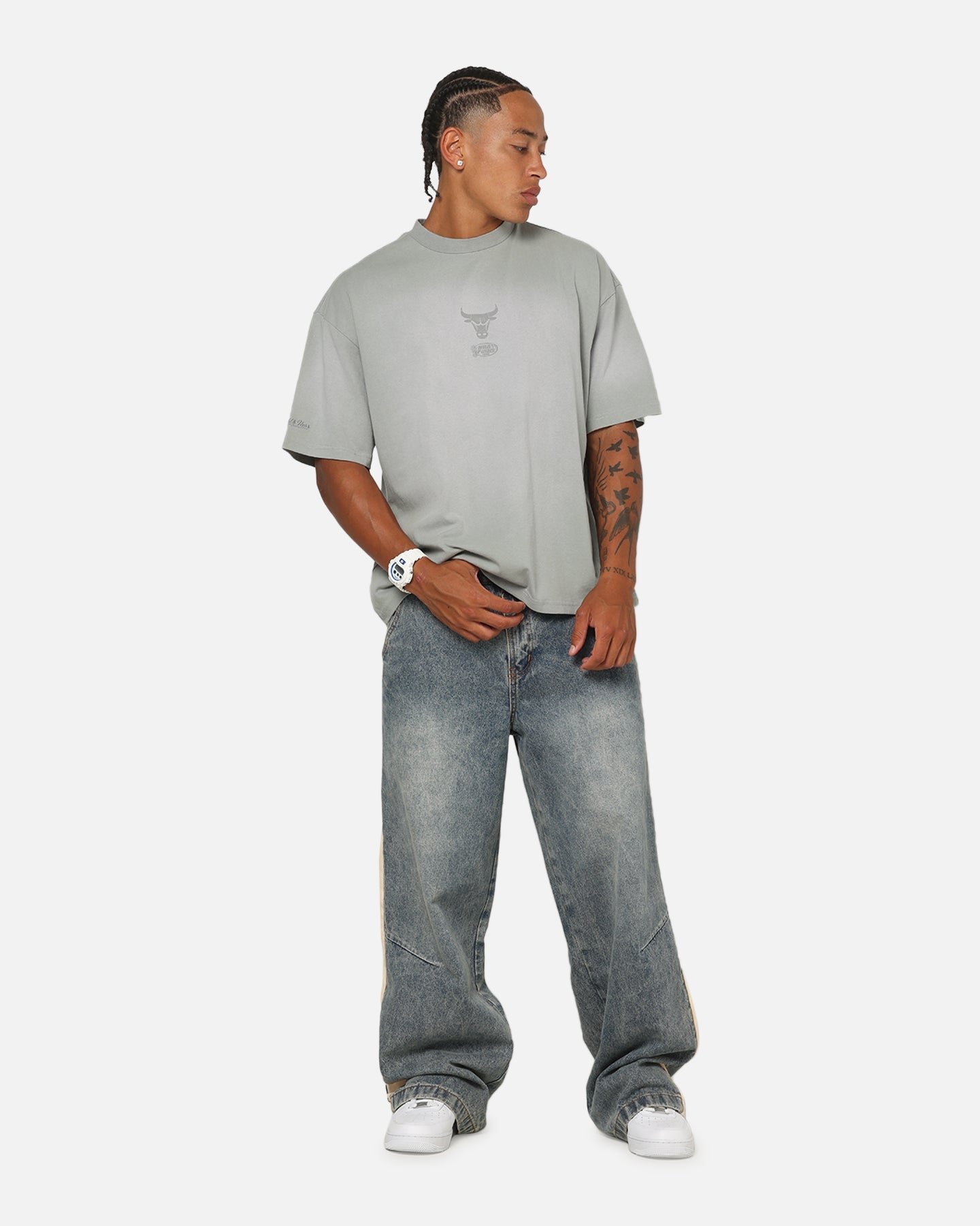 Mitchell & Ness Chicago Bulls Big Oversized Logo T-Shirt Neutral Grey