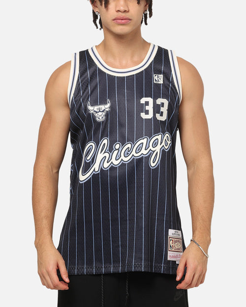 Mitchell & Ness Chicago Bulls Scottie Pippen #33 Playoff Energy Swingman Jersey Navy