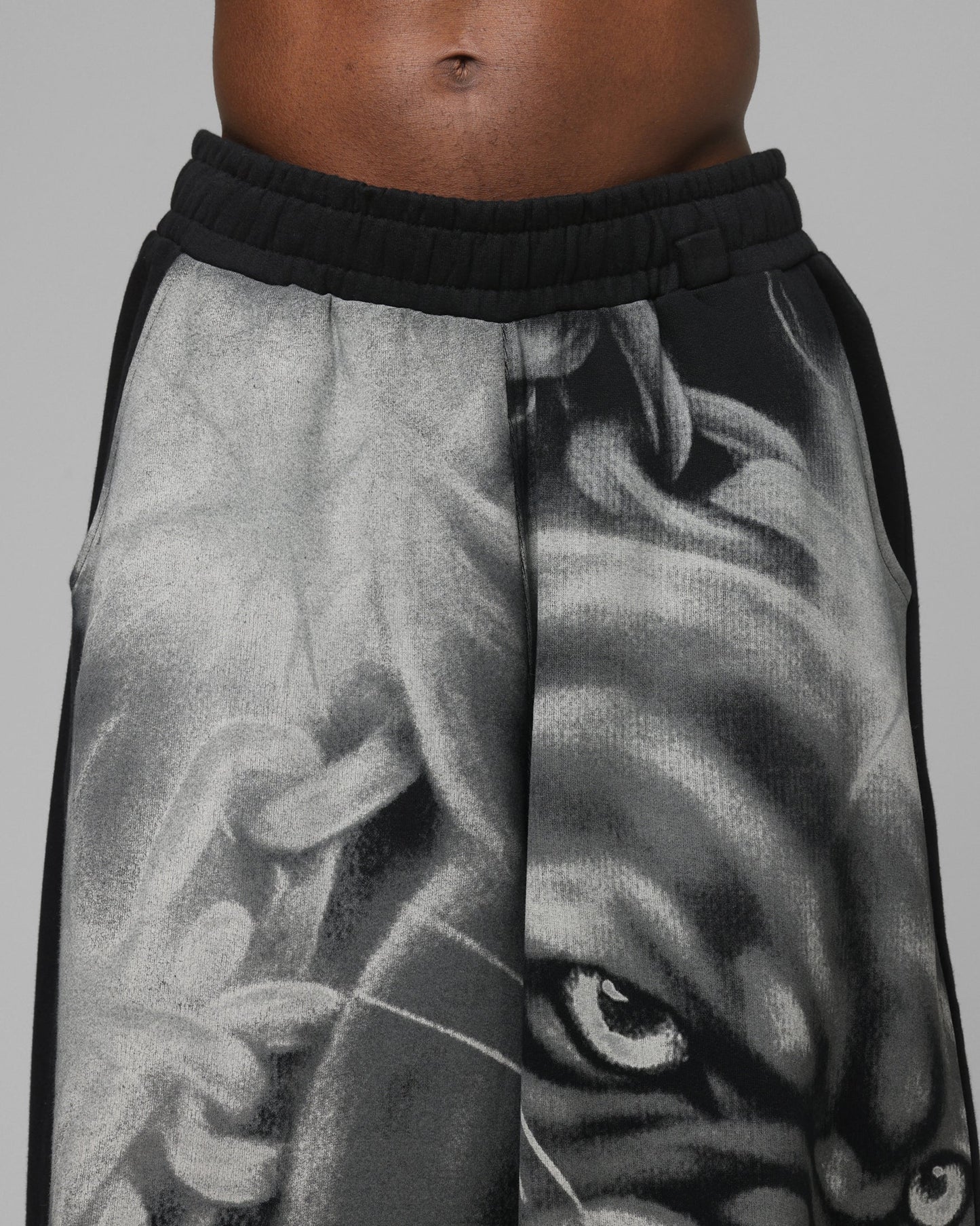 Loiter Airbrush Sweatpants Black