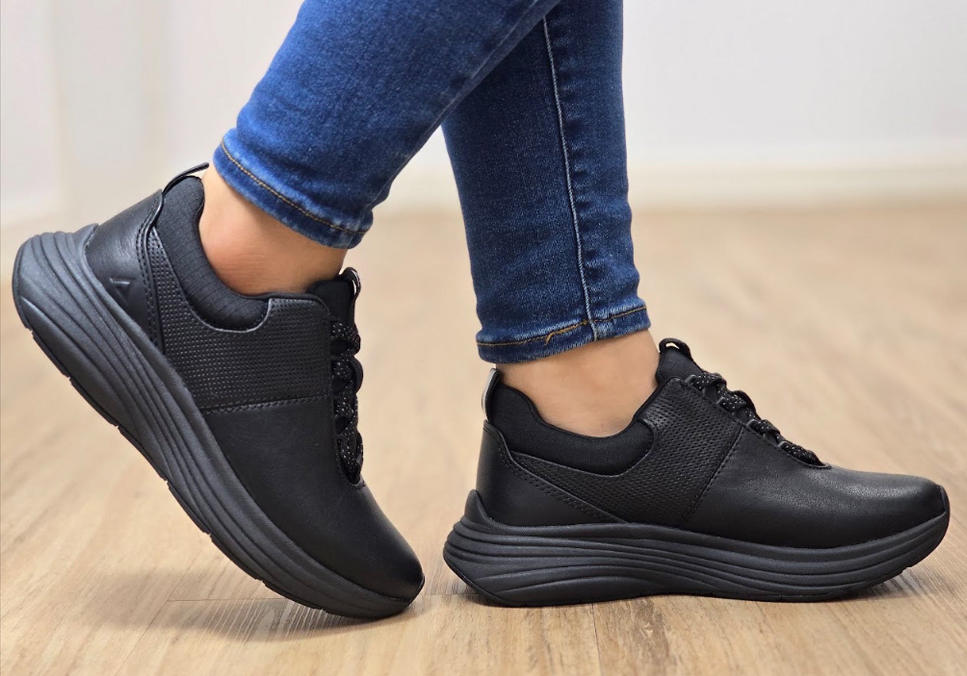 Align Tulia Womens Leather Wide Fit Arch Support Slip Resistant Shoes
