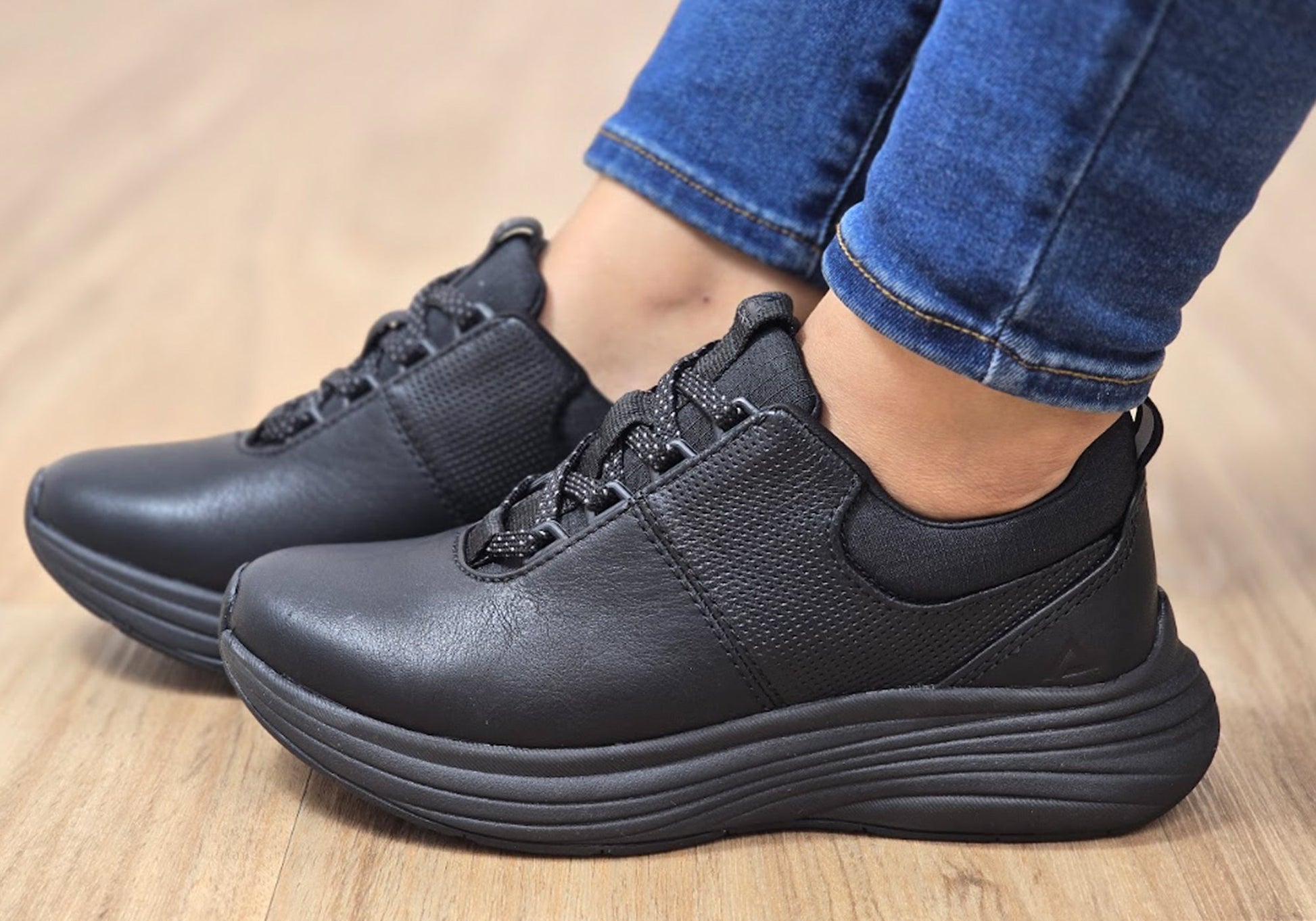 Align Tulia Womens Leather Wide Fit Arch Support Slip Resistant Shoes